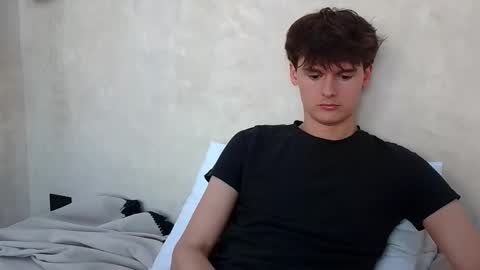 Cam online show from October 2025 09:37:02 PM