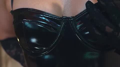 Maria- OF sensual bee online show from October 2025 11:25:02 PM