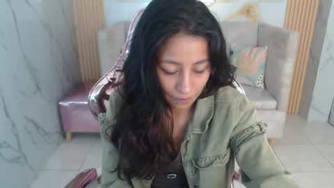 serabella_s online show from December 2025 01:05:01 PM