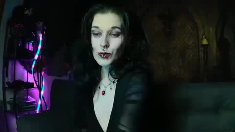 Seraphin Munster online show from September 2025 11:31:02 PM