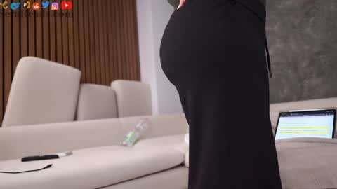 SeraReads online show from October 2025 12:25:02 PM