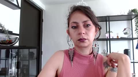 Serena Xyz online show from November 2025 06:08:01 PM