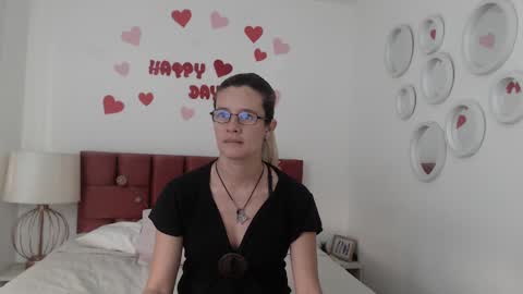 sereneclarks_ online show from February 2025 12:06:02 PM