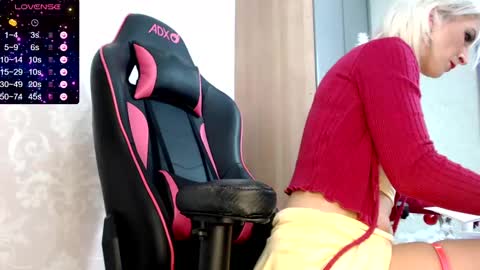 Snapshot of serenexxmilf chatting on December 2024 07:12:01 AM serenexx your MILF online show from December 2024 07:12:01 AM