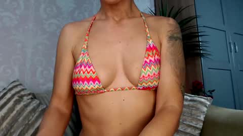 Snapshot of serenexxmilf chatting on January 2025 01:22:02 PM serenexx your MILF online show from January 2025 01:22:02 PM