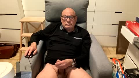 serge8413 online show from December 2024 11:26:02 PM