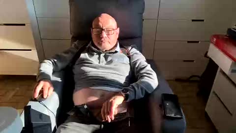 serge8413 online show from December 2024 01:25:01 PM