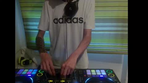 Dj Notorious aka bionik hand online show from September 2025 05:58:02 PM