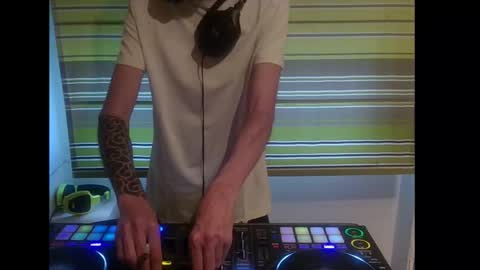 Dj Notorious aka bionik hand online show from September 2025 05:15:02 PM