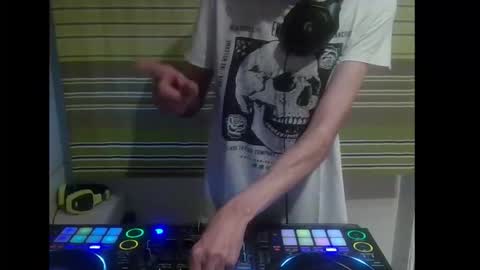 Dj Notorious aka bionik hand online show from September 2025 06:08:01 PM