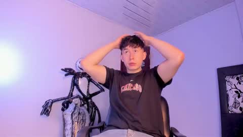 Snapshot of setsuna_10 chatting on November 2025 12:33:01 AM david online show from November 2025 12:33:01 AM