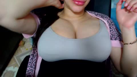 seu_cute online show from February 2025 05:42:01 PM