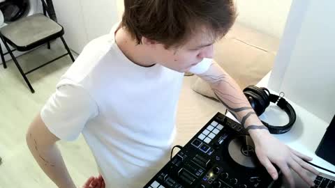 Jennis and OliverPvt is open online show from April 2026 07:24:01 AM