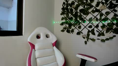 SARA    online show from February 2025 06:56:02 PM