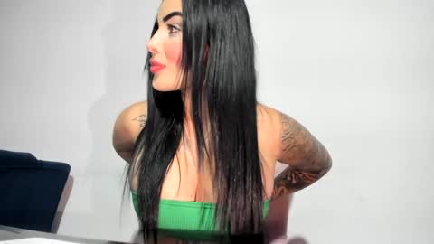 SARA    online show from October 2025 12:44:02 AM