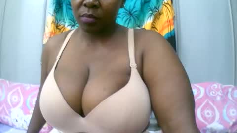 sexxi_ebony online show from November 2025 05:18:02 AM