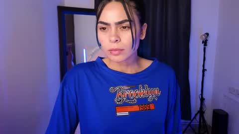  Angie   online show from October 2025 11:16:01 PM