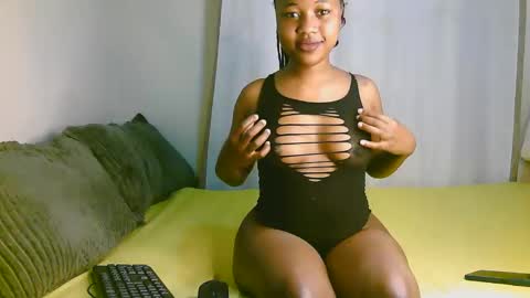 Snapshot of sexy_ariana_2 chatting on October 2025 10:37:02 AM Ariana online show from October 2025 10:37:02 AM