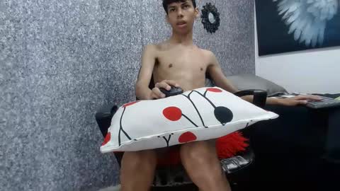 Snapshot of sexy_boysx18 chatting on October 2025 04:35:02 AM Sicaru online show from October 2025 04:35:02 AM