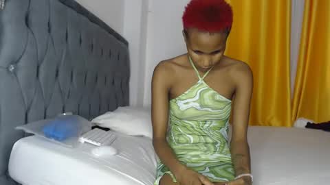 Snapshot of sexy_browniexx chatting on March 2025 12:20:01 PM brownie online show from March 2025 12:20:01 PM