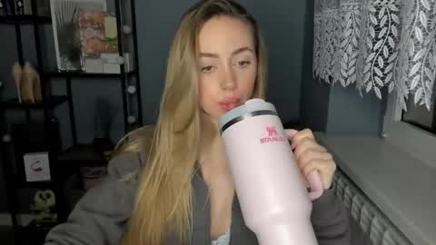 C o r a l i e online show from January 2025 08:52:02 PM