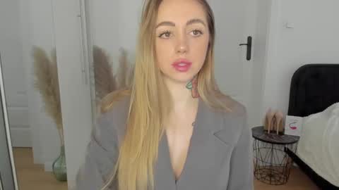 C o r a l i e online show from February 2025 02:21:02 PM