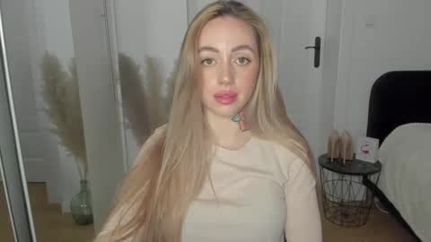 C o r a l i e online show from February 2025 10:42:02 PM