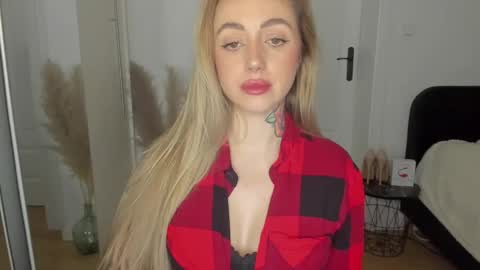 C o r a l i e online show from February 2025 05:48:02 PM