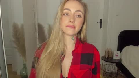 C o r a l i e online show from February 2025 08:50:01 PM