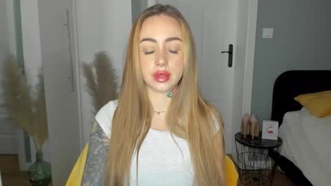 C o r a l i e online show from April 2026 07:06:01 AM