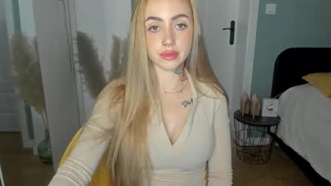 Snapshot of sexy_coralie chatting on May 2026 06:42:02 AM C o r a l i e online show from May 2026 06:42:02 AM