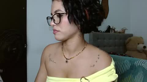 Snapshot of sexy_lia_latina chatting on May 2026 01:00:01 AM Celeste online show from May 2026 01:00:01 AM