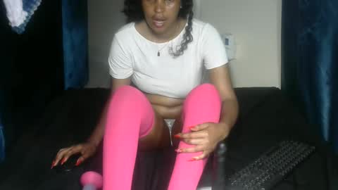 sexy pigeon online show from March 2026 06:19:02 PM