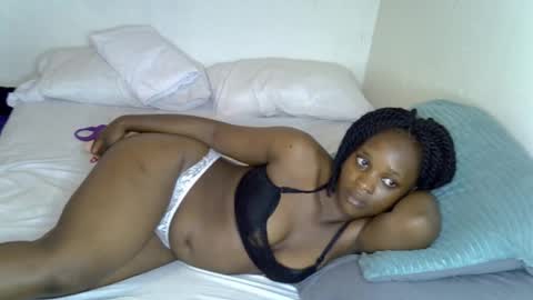 Snapshot of sexy_shay209 chatting on October 2025 07:09:02 PM shay online show from October 2025 07:09:02 PM