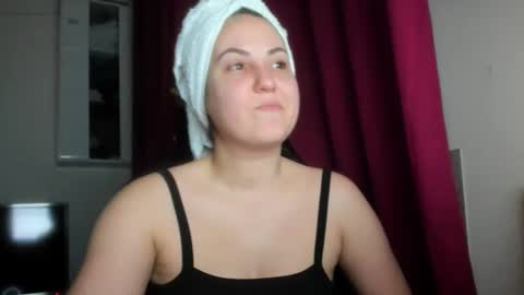 Snapshot of sexy_slimm25 chatting on April 2026 11:04:01 PM Slimm online show from April 2026 11:04:01 PM