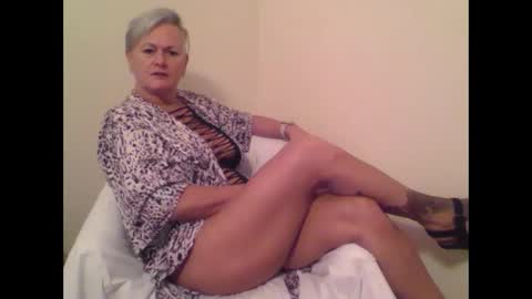 Snapshot of sexyalliekay chatting on January 2025 08:26:01 PM Sexy GILF Allie Kay online show from January 2025 08:26:01 PM
