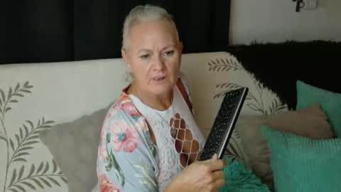 Snapshot of sexyalliekay chatting on March 2026 06:19:02 AM Sexy GILF Allie Kay online show from March 2026 06:19:02 AM
