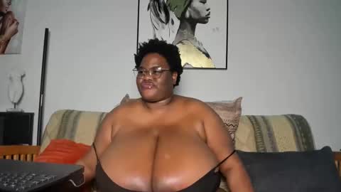 Snapshot of sexyblackhugetits chatting on January 2025 07:46:01 PM sexyblackhugetits online show from January 2025 07:46:01 PM