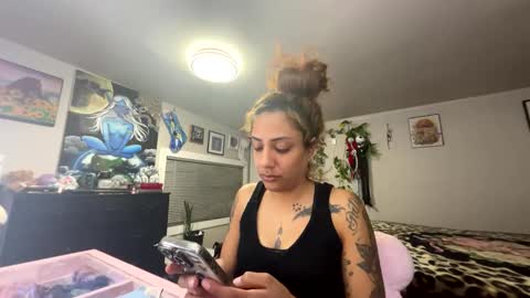 Snapshot of sexyblaxicanbabe chatting on June 2026 06:12:02 AM Hollywood online show from June 2026 06:12:02 AM