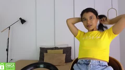 Snapshot of sexychanell_18 chatting on June 2026 01:37:01 PM chanell and yina online show from June 2026 01:37:01 PM