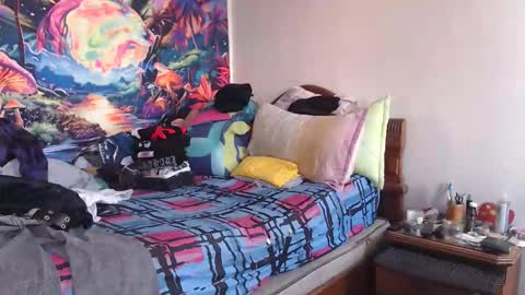 Mike online show from December 2025 06:24:02 PM