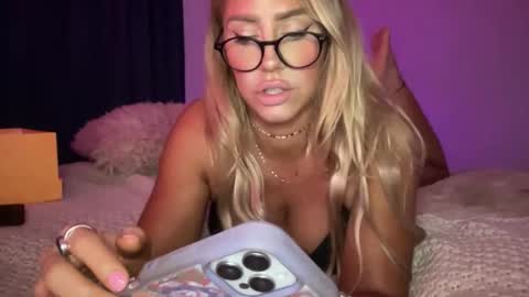 Snapshot of sexygoodvibebabe69 chatting on October 2025 06:43:02 AM Ashley Love online show from October 2025 06:43:02 AM