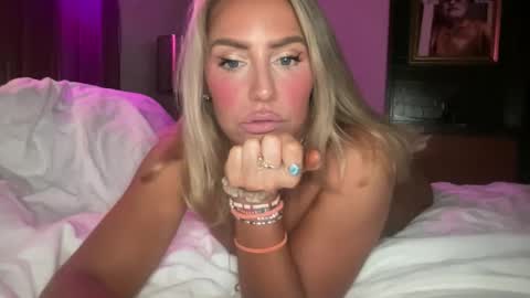 Snapshot of sexygoodvibebabe69 chatting on May 2026 07:14:02 AM Ashley Love online show from May 2026 07:14:02 AM