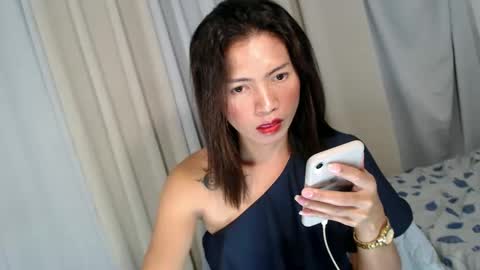 kylie jenner red lips online show from September 2025 11:10:02 AM
