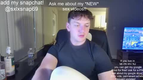 Snapshot of sexylax69 chatting on November 2025 01:37:01 AM sexylax69 online show from November 2025 01:37:01 AM