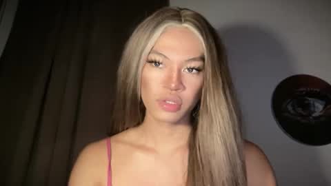 Snapshot of sexynakedweapon chatting on June 2026 06:52:01 PM LIEZEL online show from June 2026 06:52:01 PM