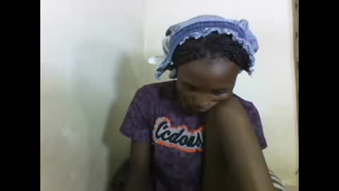 Snapshot of sexyneedle22 chatting on February 2025 07:10:02 PM VIVIAN online show from February 2025 07:10:02 PM