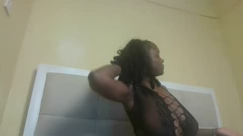 Snapshot of sexynina25 chatting on September 2025 06:37:01 AM nina online show from September 2025 06:37:01 AM