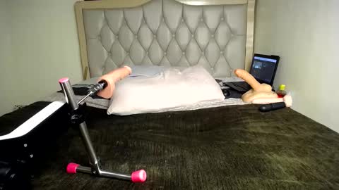 naughty slut online show from February 2025 10:00:02 AM