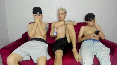 Snapshot of sexys_boys18 chatting on December 2024 07:33:02 AM MATIAS-18 THIAHO -18 MAX-19 NICOKALY-19 CAIN-19 MOD ESTEBAN online show from December 2024 07:33:02 AM